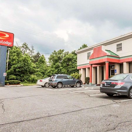 Econo Lodge Stewart International Airport New Windsor Экстерьер фото