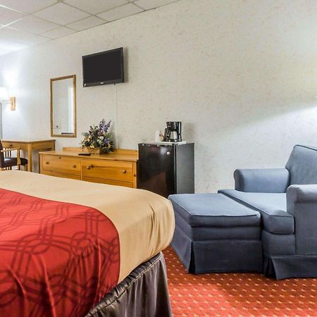 Econo Lodge Stewart International Airport New Windsor Экстерьер фото