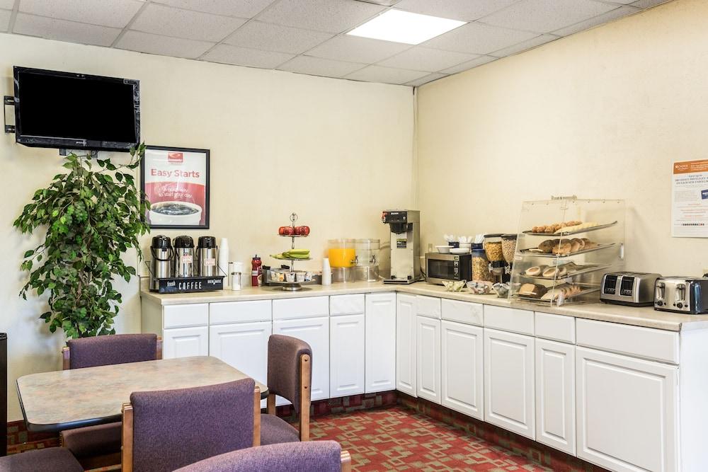 Econo Lodge Stewart International Airport New Windsor Экстерьер фото
