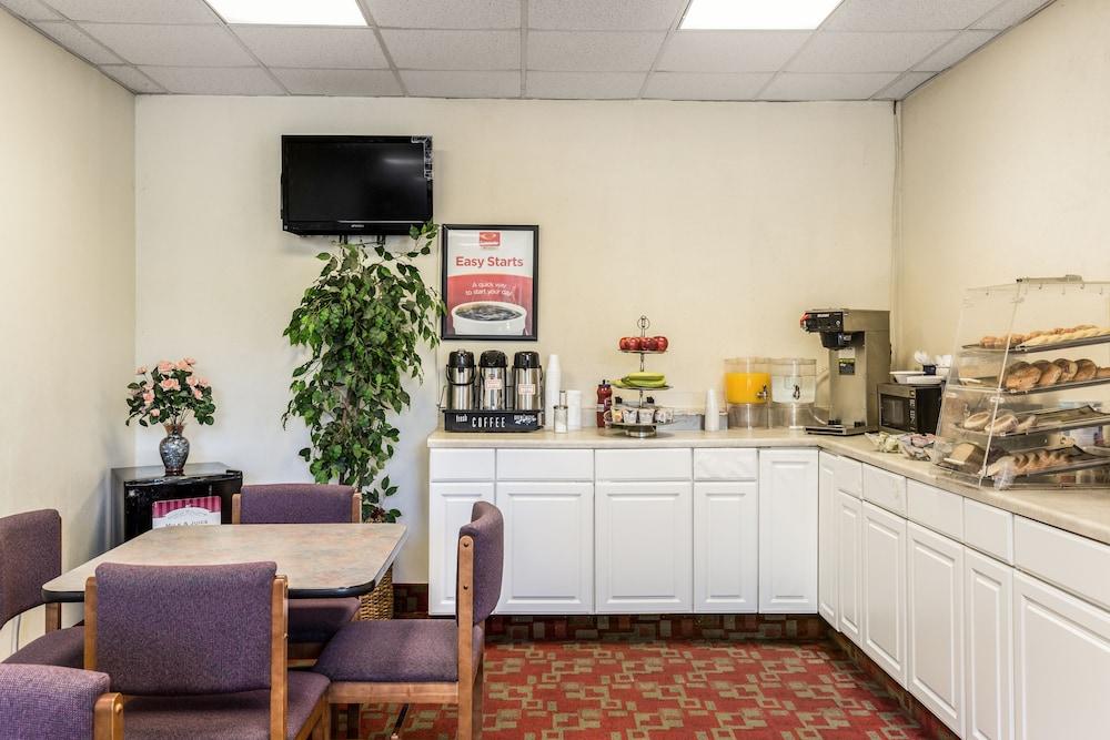 Econo Lodge Stewart International Airport New Windsor Экстерьер фото