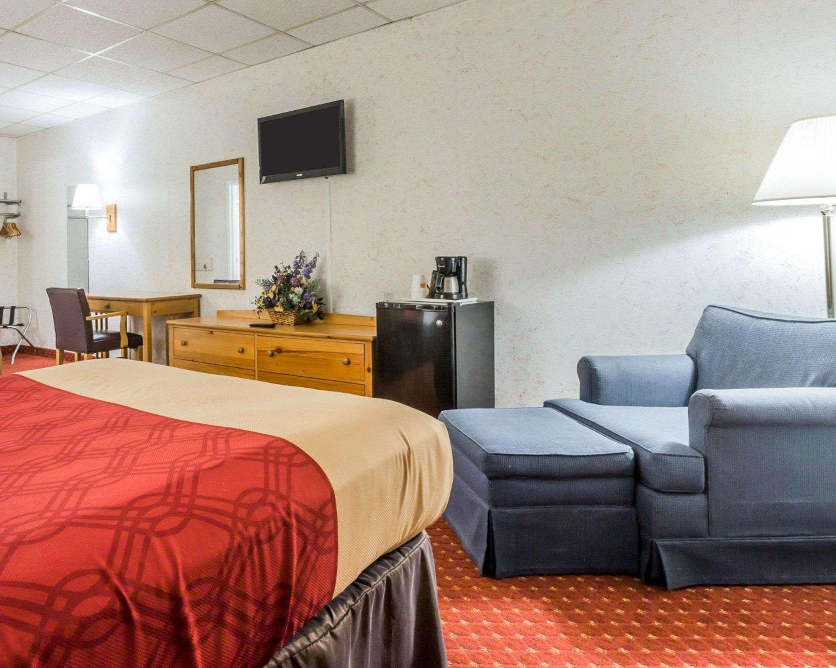 Econo Lodge Stewart International Airport New Windsor Экстерьер фото