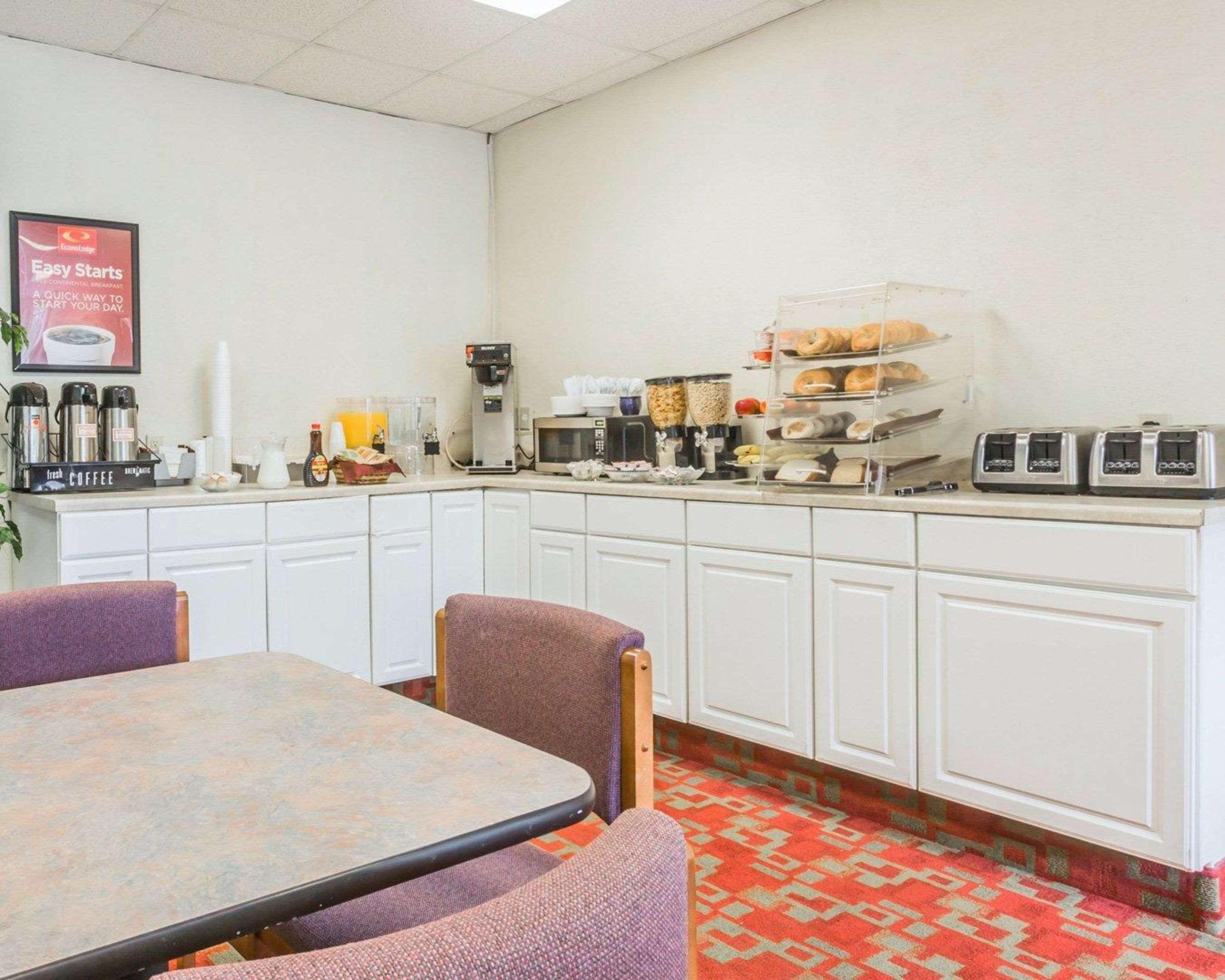 Econo Lodge Stewart International Airport New Windsor Экстерьер фото