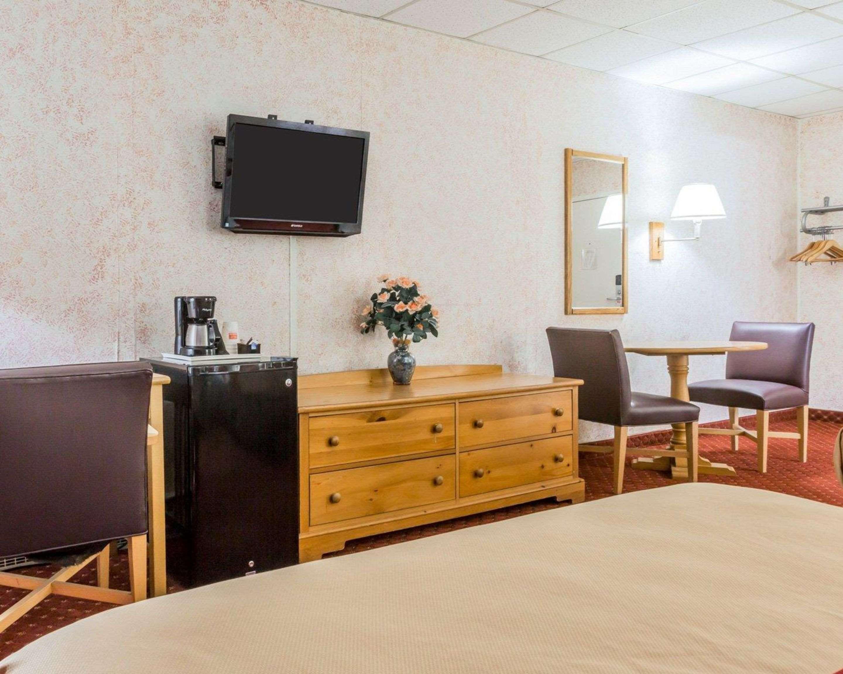 Econo Lodge Stewart International Airport New Windsor Экстерьер фото