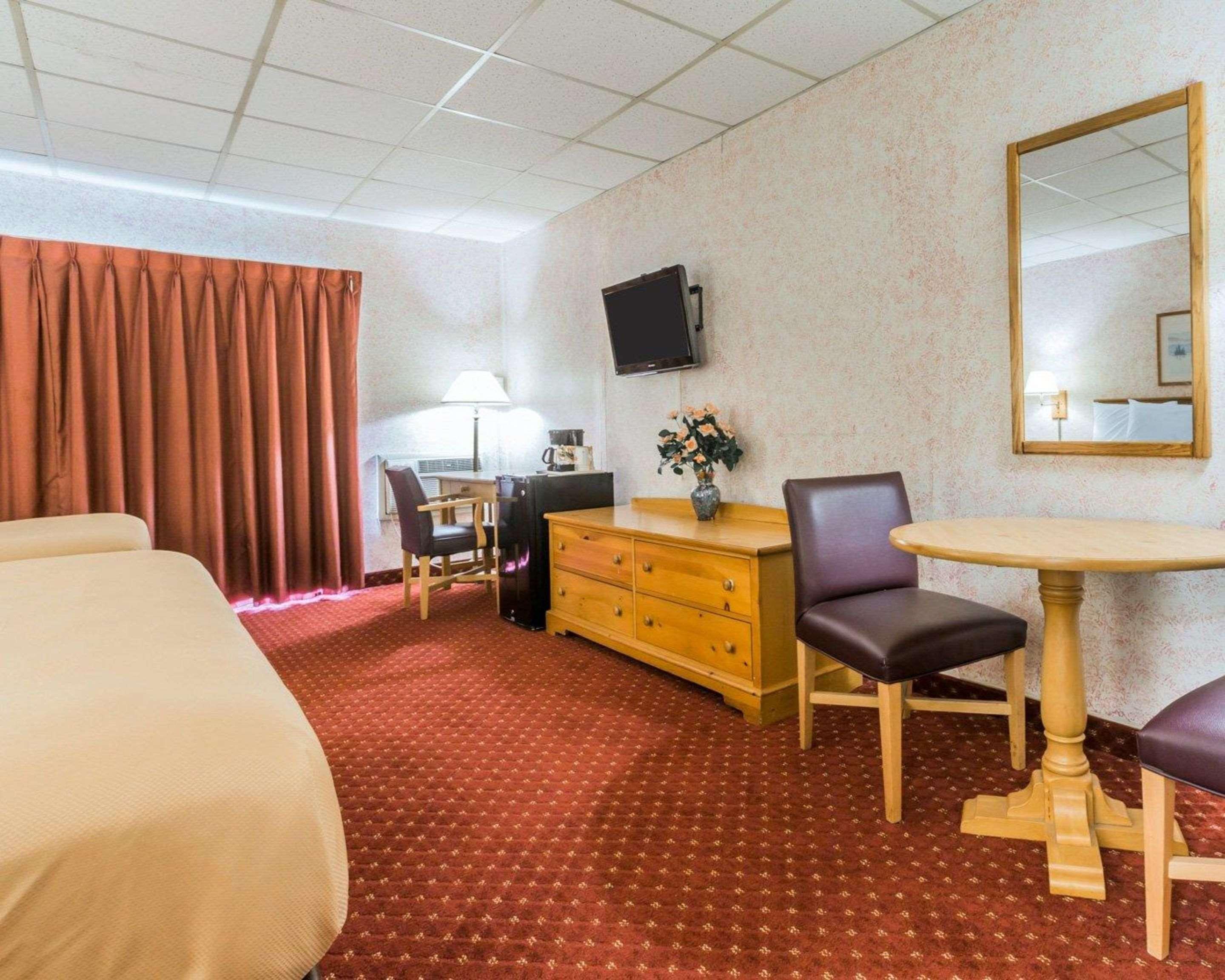Econo Lodge Stewart International Airport New Windsor Экстерьер фото
