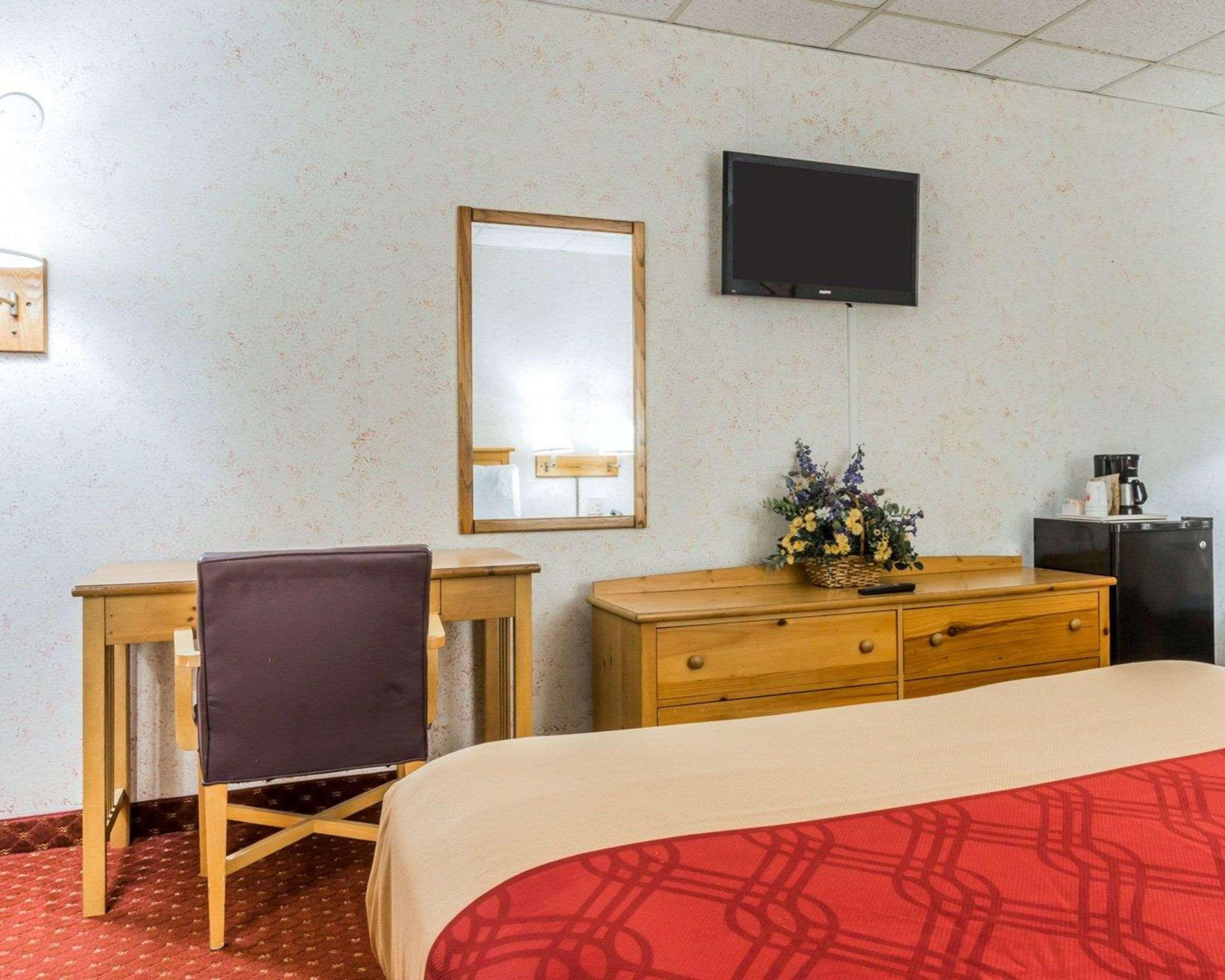 Econo Lodge Stewart International Airport New Windsor Экстерьер фото