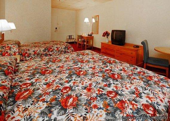 Econo Lodge Stewart International Airport New Windsor Экстерьер фото